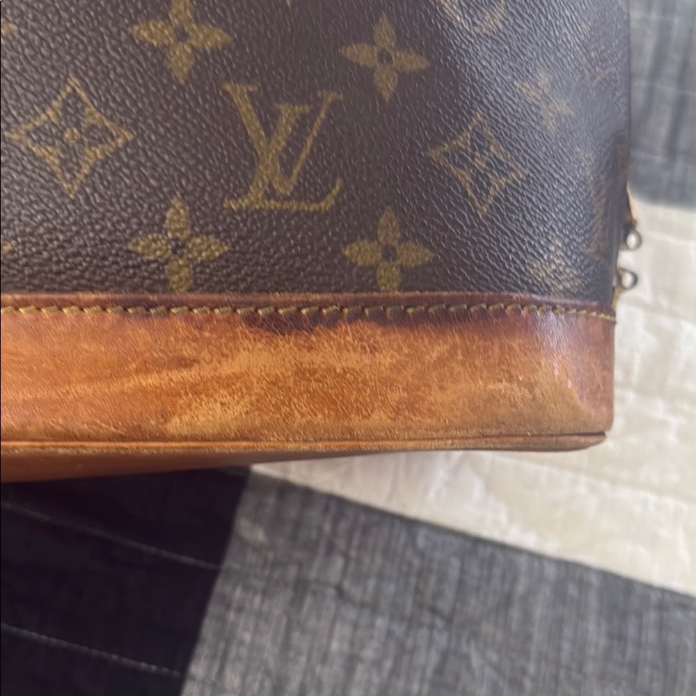 Louis Vuitton Alma Monogram Canvas Handbag - Picture 4 of 14